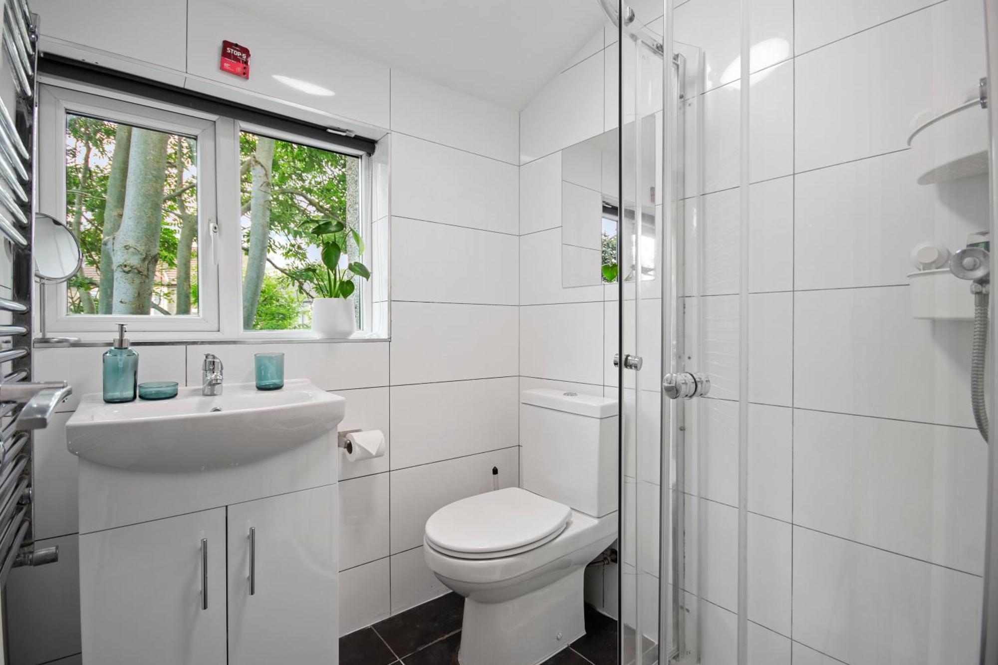 Modern 2 Bed East London Home By Rebby Properties Sleeps 5 Near Canning Town Station Ngoại thất bức ảnh